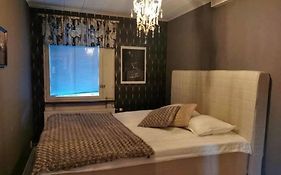 Own Private Room In A Big House!